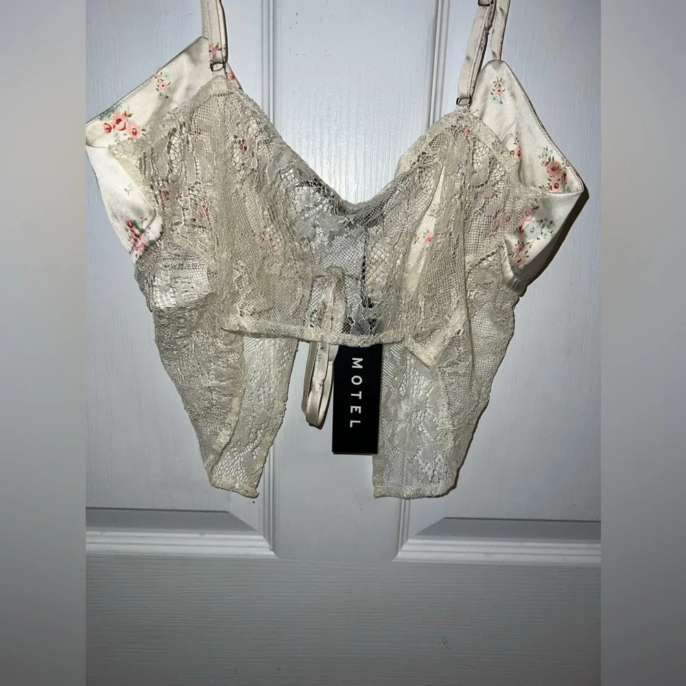 Motel - Sahira Lace Cami Top - Size Large - Picture 5 of 5